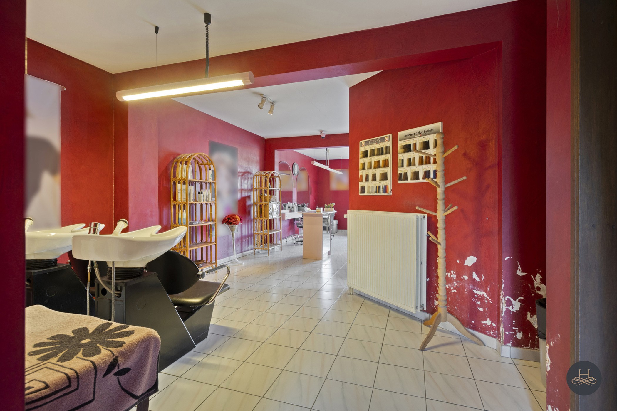 Ruime woning met handelsruimte en veel potentieel